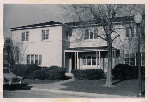 This image has an empty alt attribute; its file name is em039.jpg